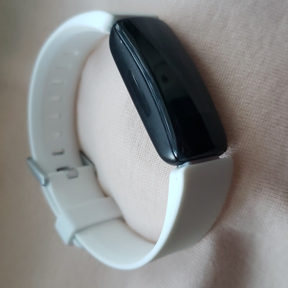 fitbit inspire 2 fitness tracker HR with 24 bands